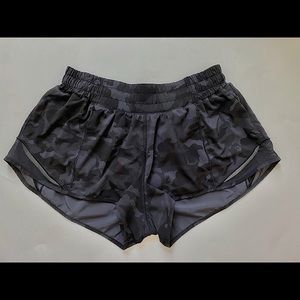 Lululemon Hotty Hot Short Size 6 Incognito Camo
